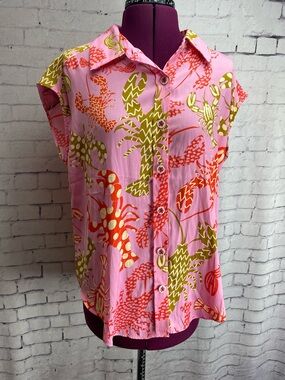 Maison d Amelie size medium sleeveless button down shirt pink lobster print